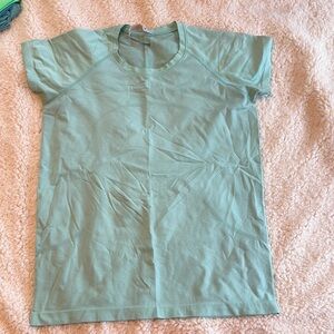 Lululemon Aqua workout T-Shirt